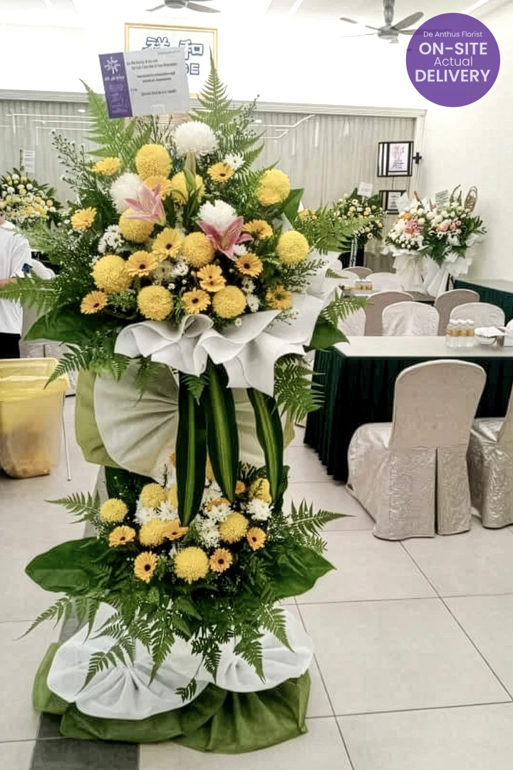 De Anthus Condolence Wreath SYF-10 displayed in front of Room S01 Peace Hall, Nirvana Center Shah Alam, Jalan Pusaka 21/1