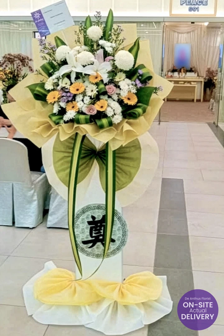 De Anthus Condolence Wreath SYF-35 displayed in in front of S01 Peace Hall at Nirvana Center Shah Alam, Jalan Pusaka 21/1
